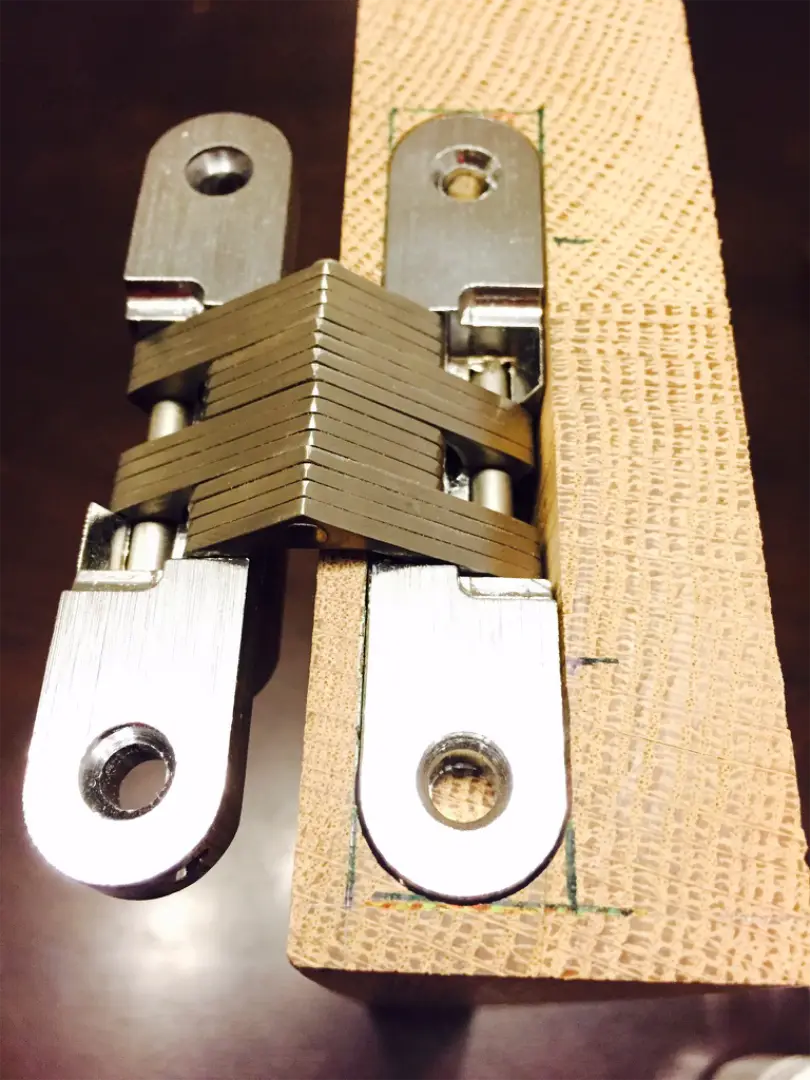 Unique Hinge Mechanism Carpentry Sonning